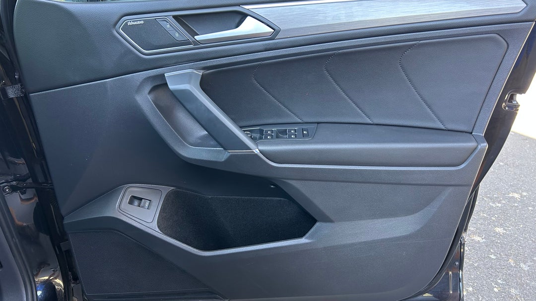2020 Volkswagen Tiguan Allspace 132 Tsi Comfortline, Automatic, 34204 km, Drivers Side Door Panel Controls