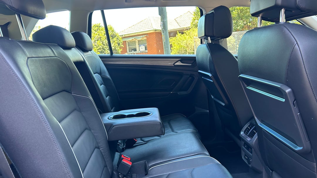 2020 Volkswagen Tiguan Allspace 132 Tsi Comfortline, Automatic, 34204 km, Right Side Rear Door Cabin View