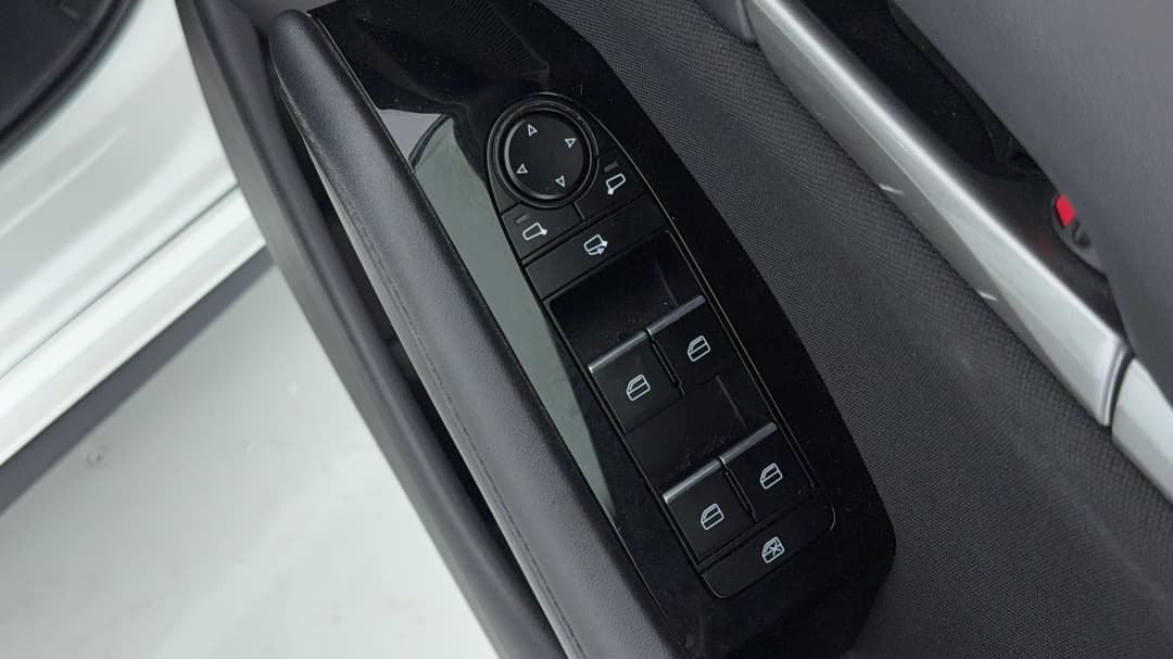 2025 Mazda 3 G20 Pure, Automatic, 11886 km, Drivers Side Door Panel Controls