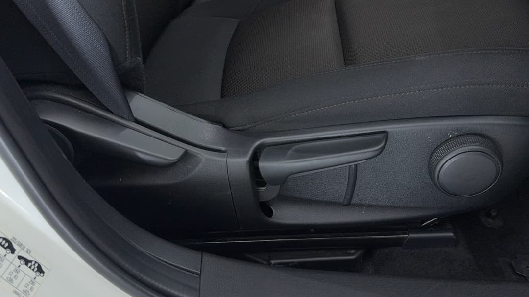 2025 Mazda 3 G20 Pure, Automatic, 11886 km, Drivers Side Adjustment Panel