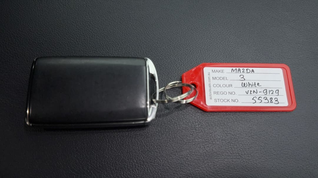 2025 Mazda 3 G20 Pure, Automatic, 11886 km, Key Close-up