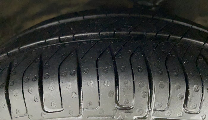2014 Hyundai Santro Xing GLS, Petrol, Manual, 95,604 km, Right Front Tyre Tread