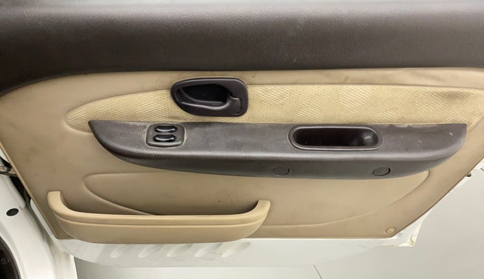 2014 Hyundai Santro Xing GLS, Petrol, Manual, 95,604 km, Driver Side Door Panels Control