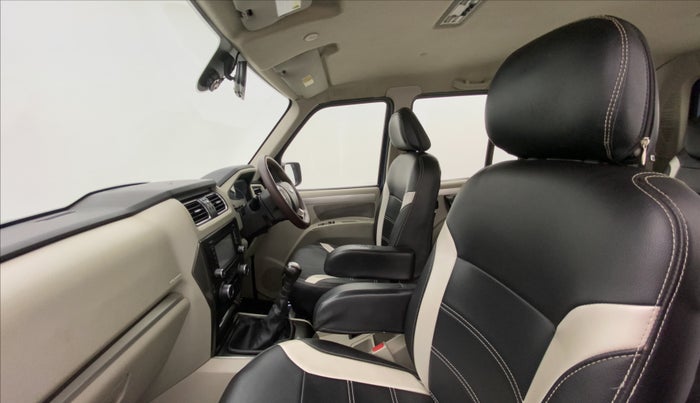 2014 Mahindra Scorpio S10, Diesel, Manual, 71,181 km, Right Side Front Door Cabin