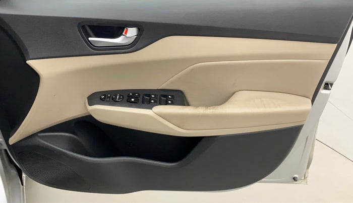 2018 Hyundai Verna 1.6 VTVT SX (O) AT, Petrol, Automatic, 66,078 km, Driver Side Door Panels Control