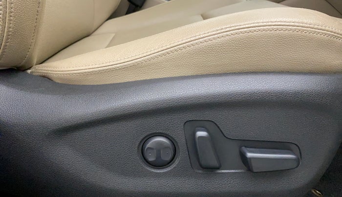 2018 Hyundai Tucson 2WD AT GL DIESEL, Diesel, Automatic, 11,865 km, Driver Side Adjustment Panel
