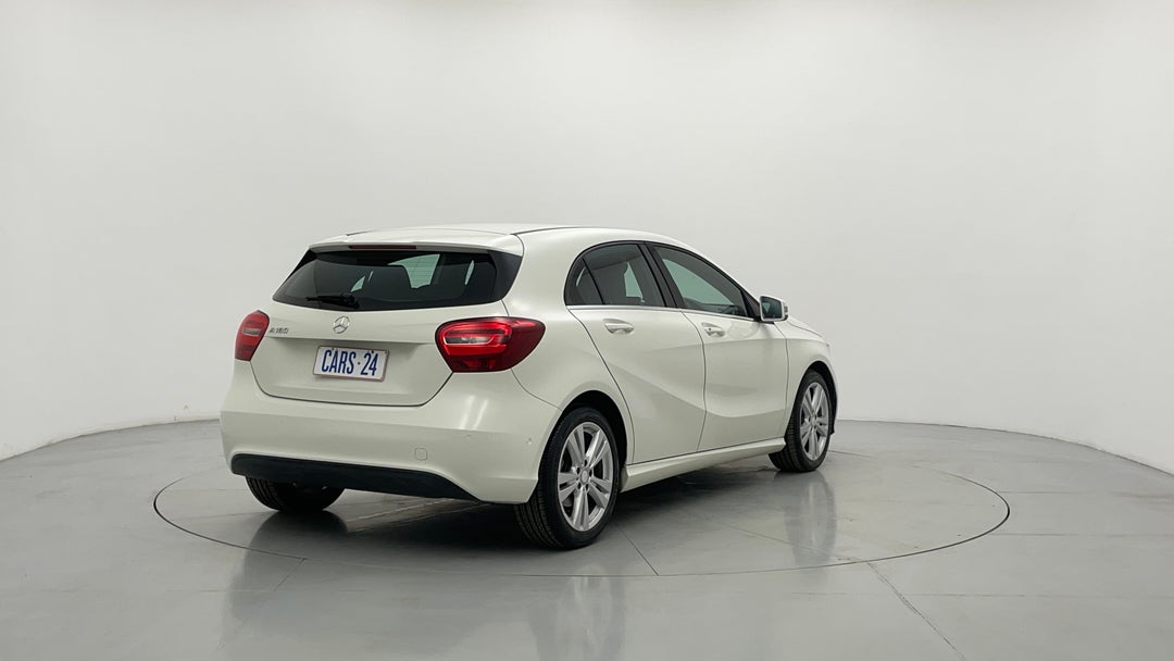 2016 Mercedes-benz A180 A180, Automatic, 107098 km, Right Back Diagonal (45- Degree) View