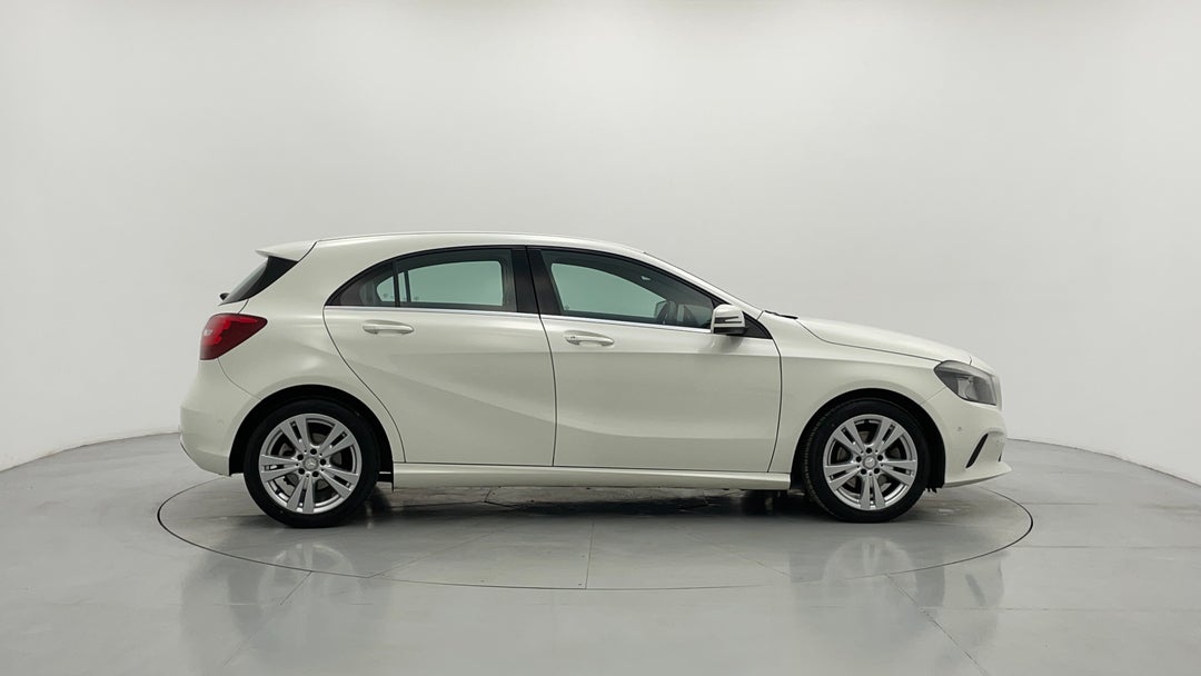 2016 Mercedes-benz A180 A180, Automatic, 107098 km, Right Side View