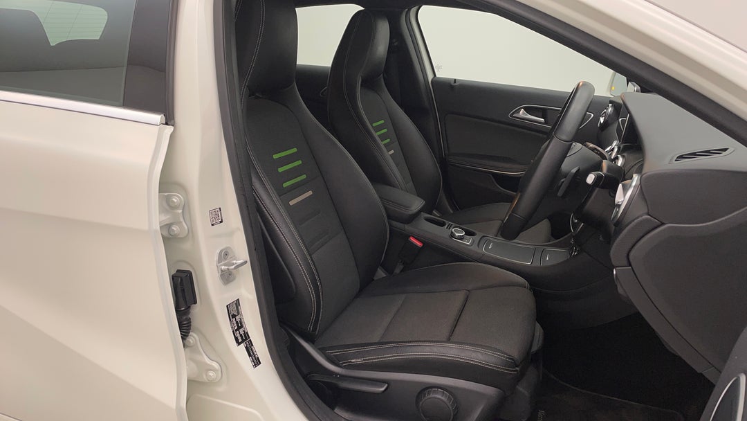 2016 Mercedes-benz A180 A180, Automatic, 107098 km, Right Side Front Door Cabin View