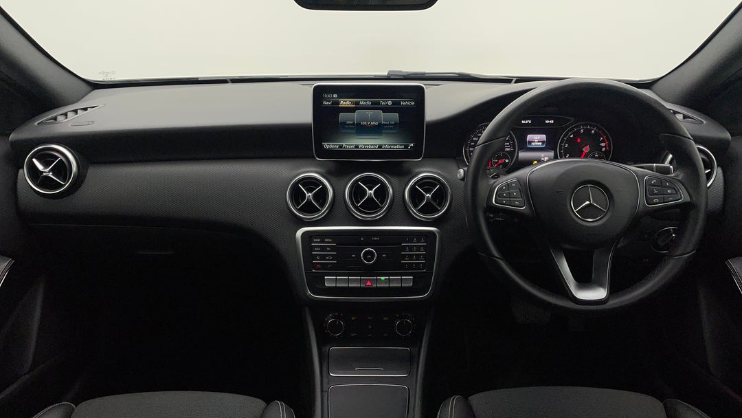 2016 Mercedes-benz A180 A180, Automatic, 107098 km, Dashboard View