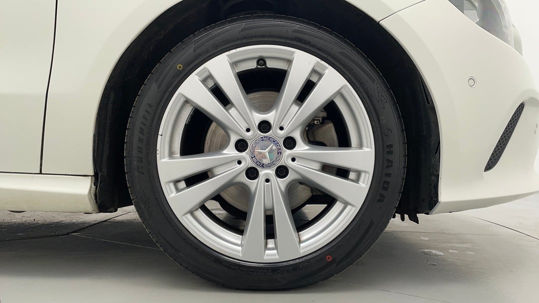 2016 Mercedes-benz A180 A180, Automatic, 107098 km, Right Front Wheel