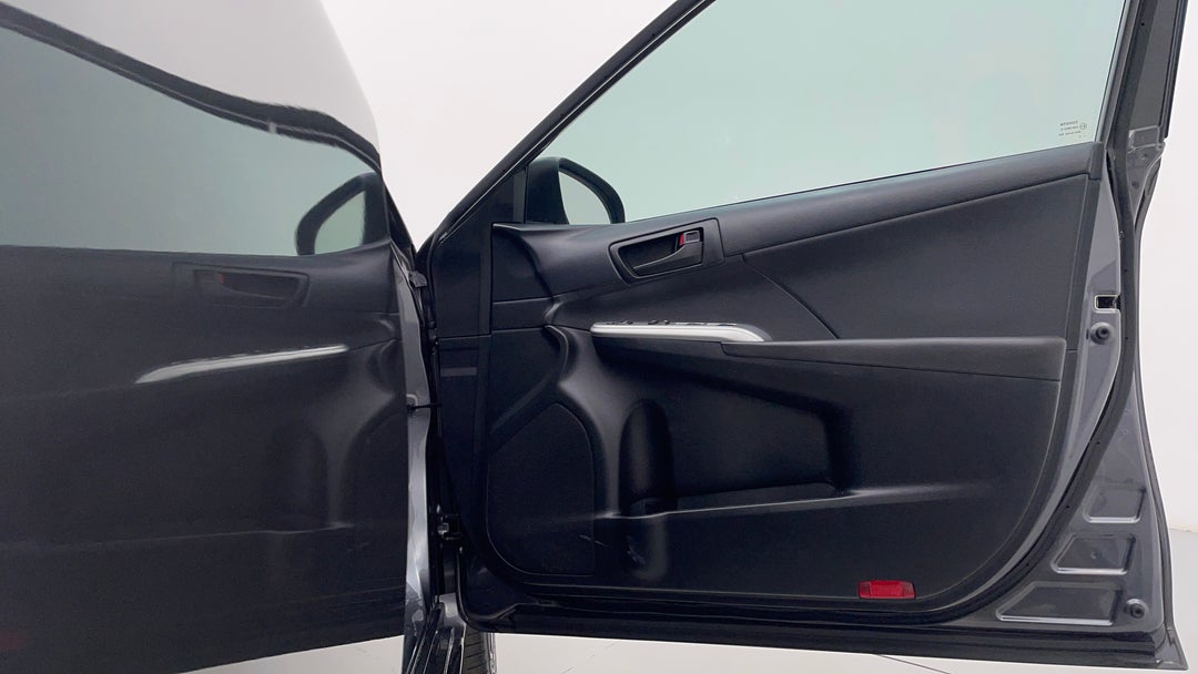 2017 Toyota Camry Rz S.e., Automatic, 81105 km, Speaker View