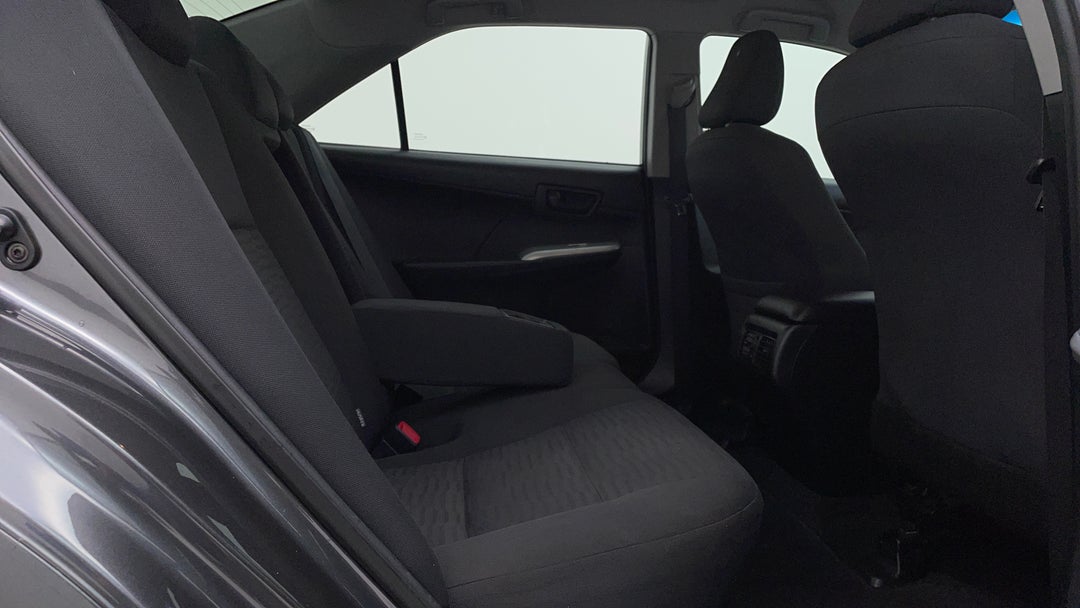 2017 Toyota Camry Rz S.e., Automatic, 81105 km, Right Side Rear Door Cabin View