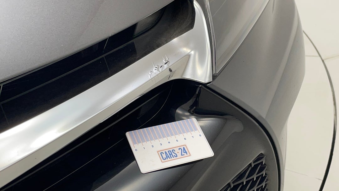 2017 Toyota Camry Rz S.e., Automatic, 81105 km, Bumper Front Paint flaking