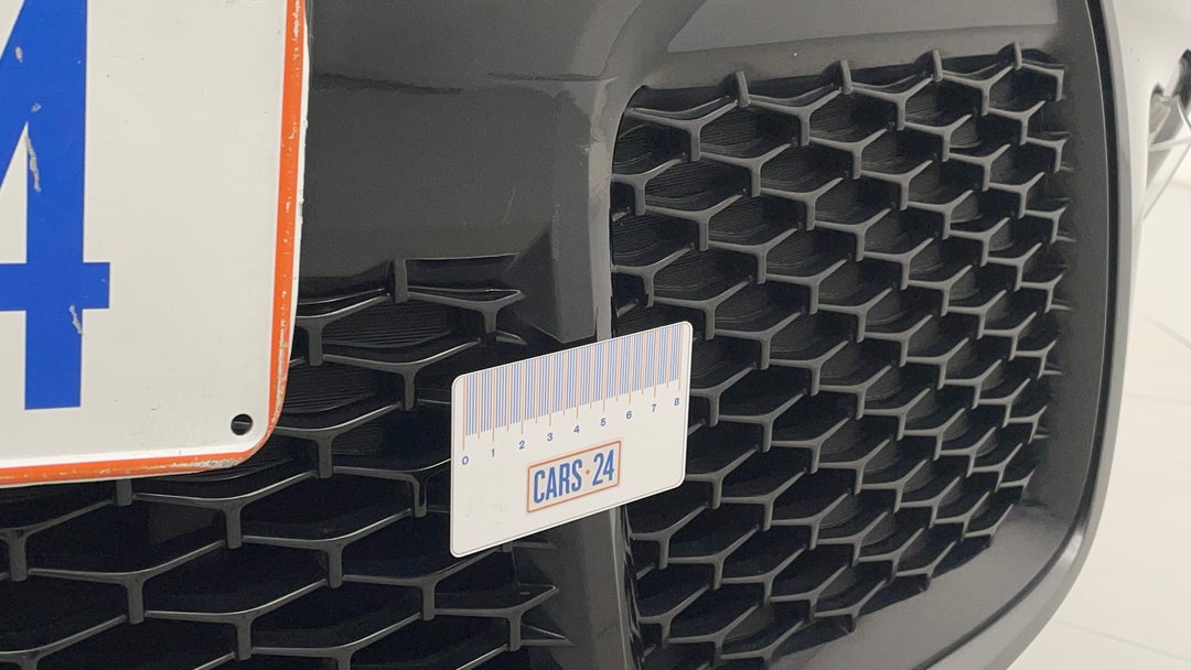 2017 Toyota Camry Rz S.e., Automatic, 81105 km, Grille Scratch