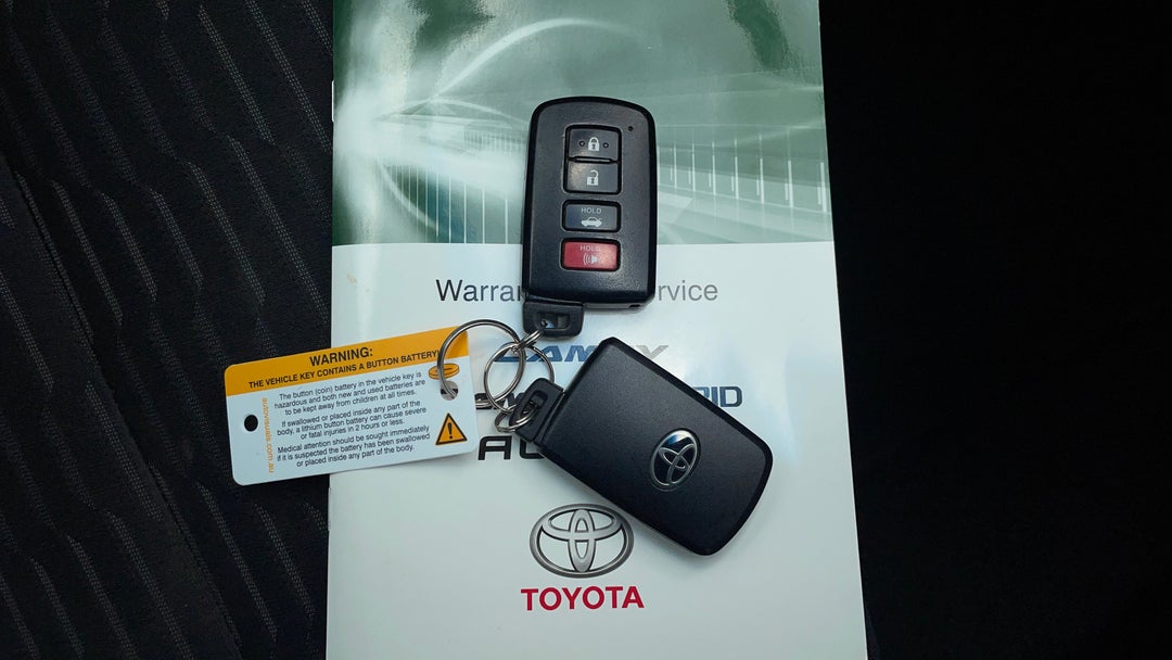 2017 Toyota Camry Rz S.e., Automatic, 81105 km, Key Close-up