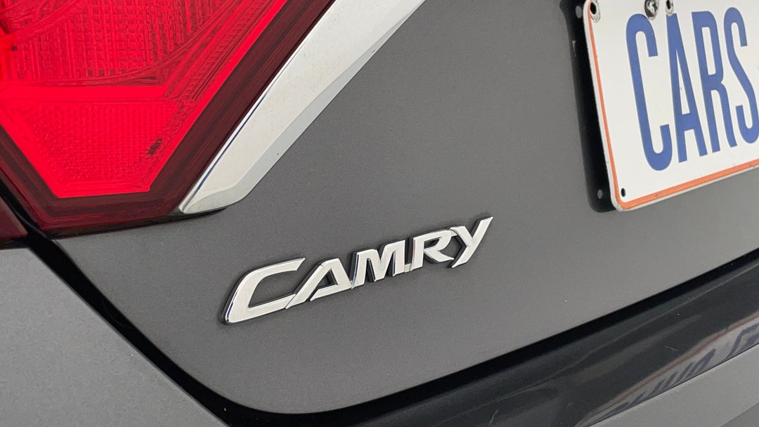 2017 Toyota Camry Rz S.e., Automatic, 81105 km, Badge (Boot Left Side)