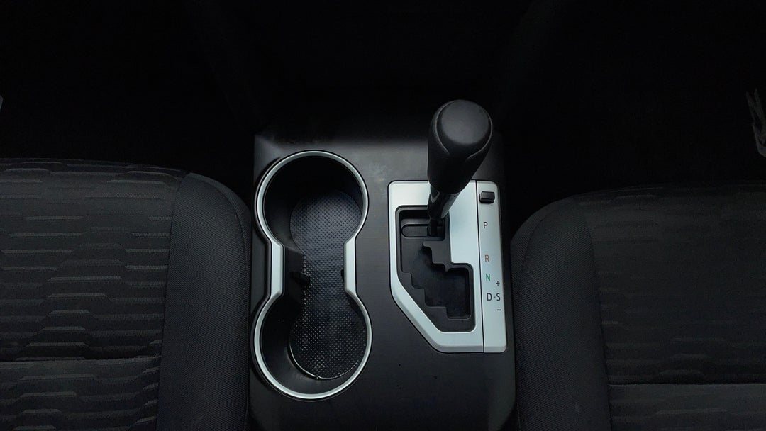 2017 Toyota Camry Rz S.e., Automatic, 81105 km, Gear Lever 