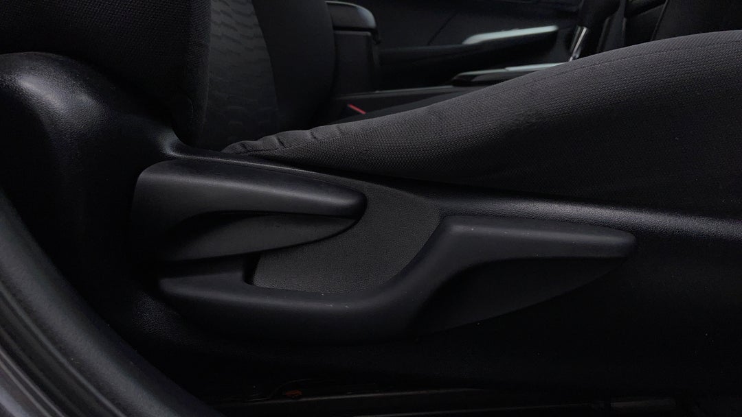 2017 Toyota Camry Rz S.e., Automatic, 81105 km, Drivers Side Adjustment Panel