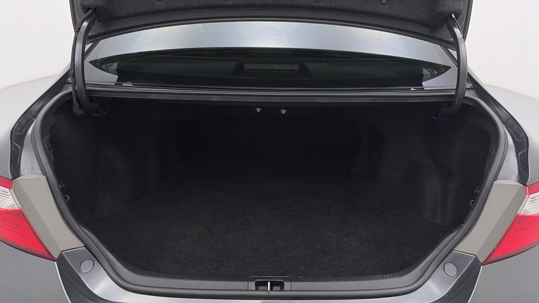 2017 Toyota Camry Rz S.e., Automatic, 81105 km, Boot Inside View