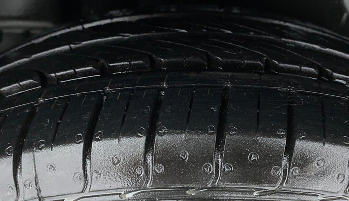 2017 Maruti Ciaz DELTA 1.4 VVT, Petrol, Manual, 44,536 km, Right Rear Tyre Tread