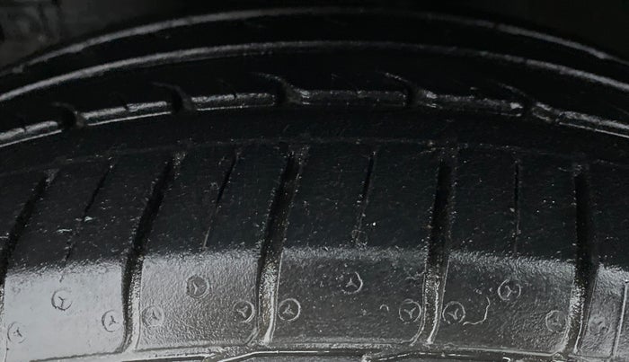 2017 Maruti Ciaz DELTA 1.4 VVT, Petrol, Manual, 44,536 km, Left Front Tyre Tread