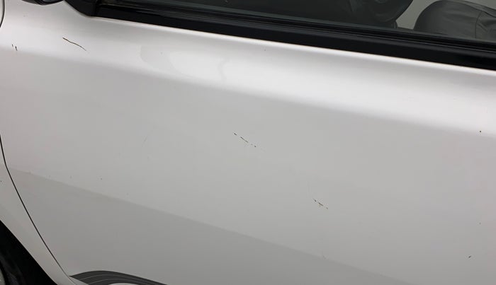 2018 Datsun Go Plus T, Petrol, Manual, 32,117 km, Front passenger door - Slight discoloration