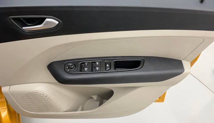 2022 Renault TRIBER RXZ AMT, Petrol, Automatic, 7,135 km, Driver Side Door Panels Control