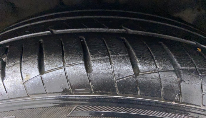 2014 Hyundai Verna FLUIDIC 1.4 CRDI CX, Diesel, Manual, 49,178 km, Right Front Tyre Tread