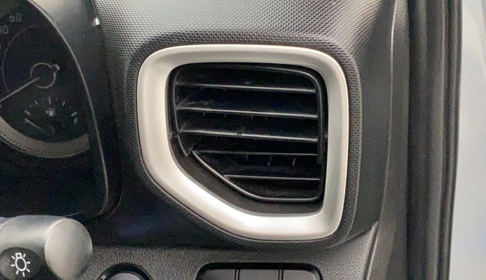 2019 Hyundai VENUE SX PLUS 1.0 TURBO DCT, Petrol, Automatic, 72,579 km, AC Unit - Front vent has minor damage