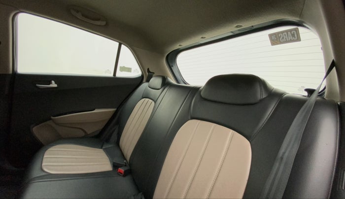 2017 Hyundai Grand i10 SPORTZ (O) 1.2 KAPPA VTVT, Petrol, Manual, 30,453 km, Right Side Rear Door Cabin