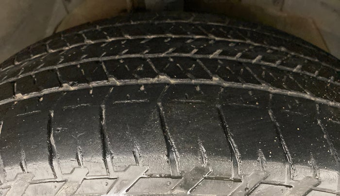 2015 Mahindra XUV500 W6 4X2, Diesel, Manual, 77,326 km, Right Front Tyre Tread