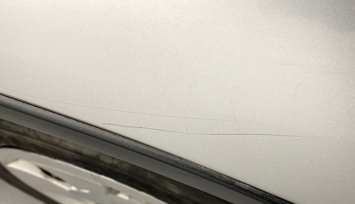 2015 Mahindra XUV500 W6 4X2, Diesel, Manual, 77,326 km, Right fender - Minor scratches