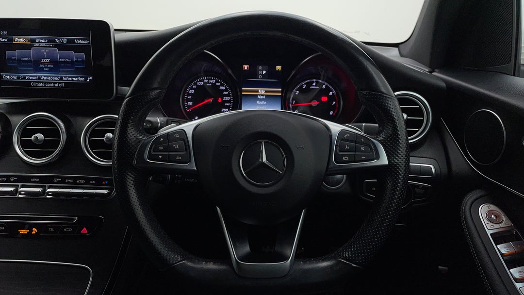 2016 Mercedes-benz GLC 250, Automatic, 84066 km, Steering Wheel Close-up