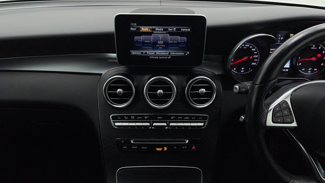 2016 Mercedes-benz GLC 250, Automatic, 84066 km, Center Console