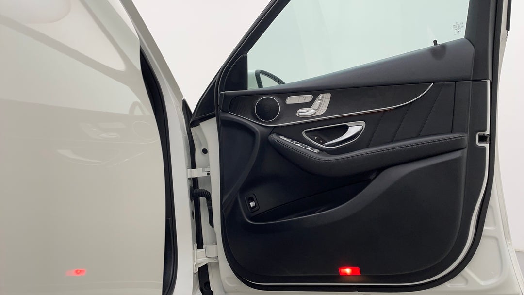 2016 Mercedes-benz GLC 250, Automatic, 84066 km, Speaker View