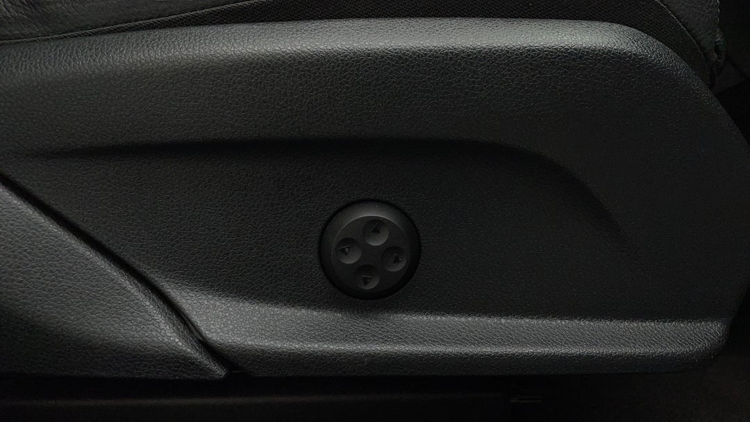 2016 Mercedes-benz GLC 250, Automatic, 84066 km, Drivers Side Adjustment Panel