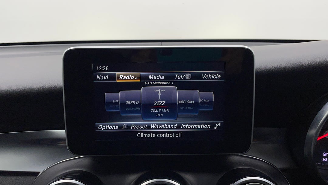 2016 Mercedes-benz GLC 250, Automatic, 84066 km, Infotainment System