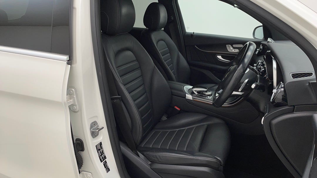 2016 Mercedes-benz GLC 250, Automatic, 84066 km, Right Side Front Door Cabin View