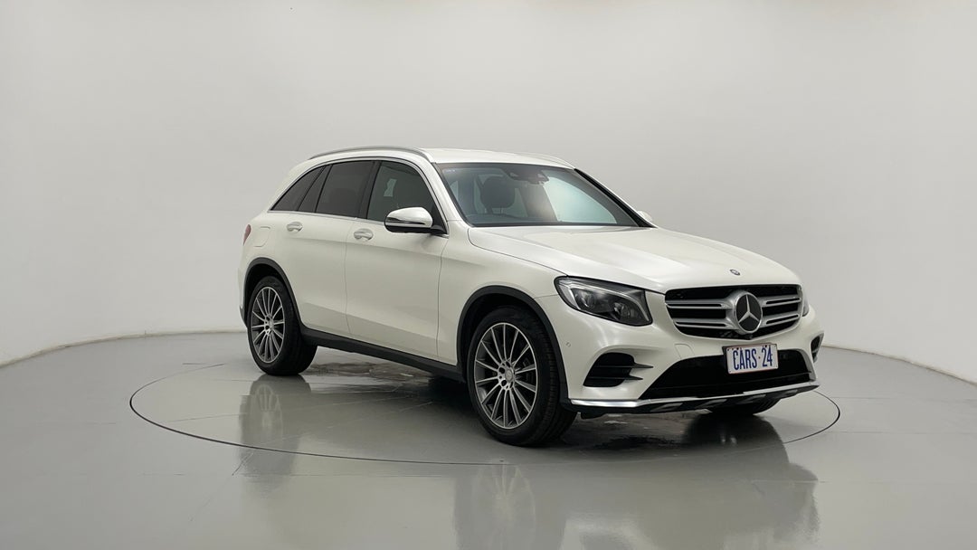 2016 Mercedes-benz GLC 250, Automatic, 84066 km, Right Front Diagonal (45- Degree) View