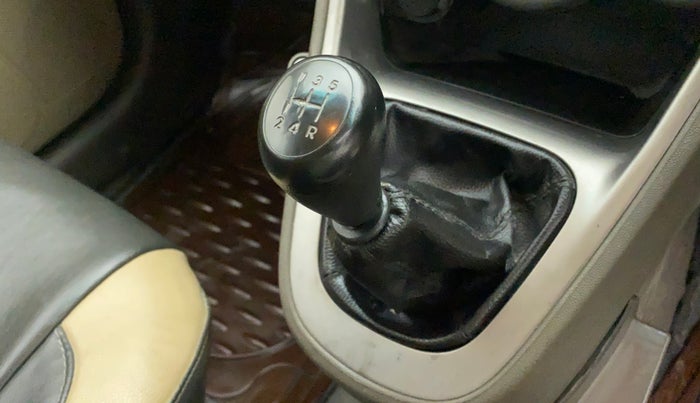 2012 Hyundai i10 MAGNA 1.2, Petrol, Manual, 83,603 km, Gear lever - Boot cover slightly torn