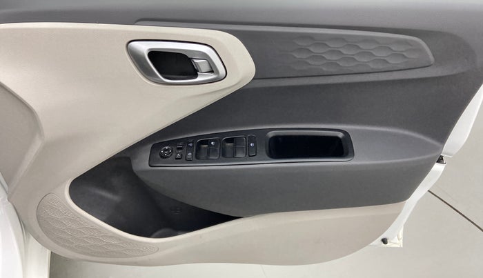 2020 Hyundai AURA SX PLUS 1.2 AMT, Petrol, Automatic, 39,886 km, Driver Side Door Panels Control