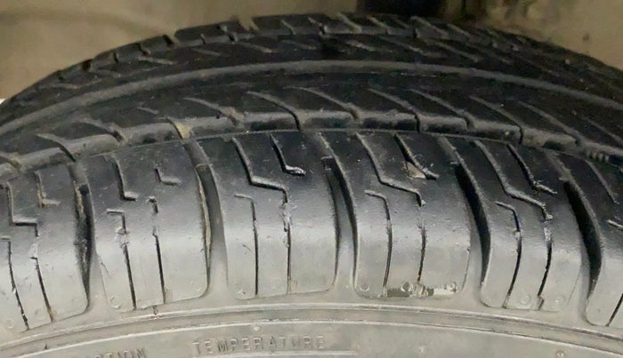 2012 Maruti Wagon R 1.0 LXI, Petrol, Manual, 69,981 km, Left Front Tyre Tread