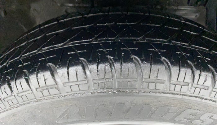 2015 Maruti Swift VXI D, Petrol, Manual, 34,459 km, Right Front Tyre Tread
