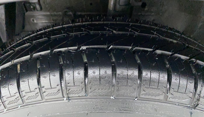 2015 Maruti Swift VXI D, Petrol, Manual, 34,459 km, Left Front Tyre Tread