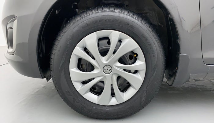 2015 Maruti Swift VXI D, Petrol, Manual, 34,459 km, Left Front Wheel