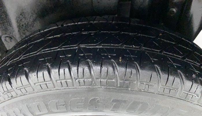 2015 Maruti Swift VXI D, Petrol, Manual, 34,459 km, Left Rear Tyre Tread