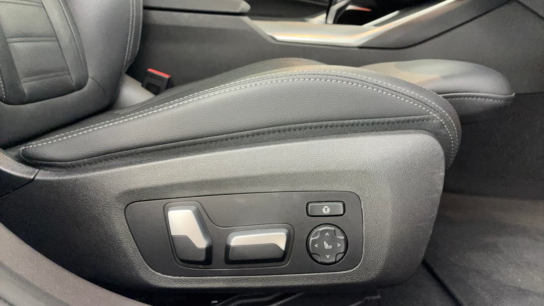 2022 BMW 3 30i M Sport, Automatic, 31816 km, Drivers Side Adjustment Panel