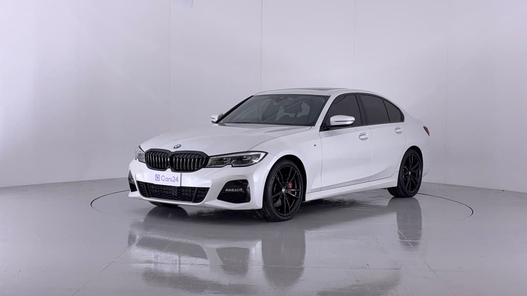 2022 BMW 3 30i M Sport, Automatic, 31816 km, Left Front Diagonal (45- Degree) View
