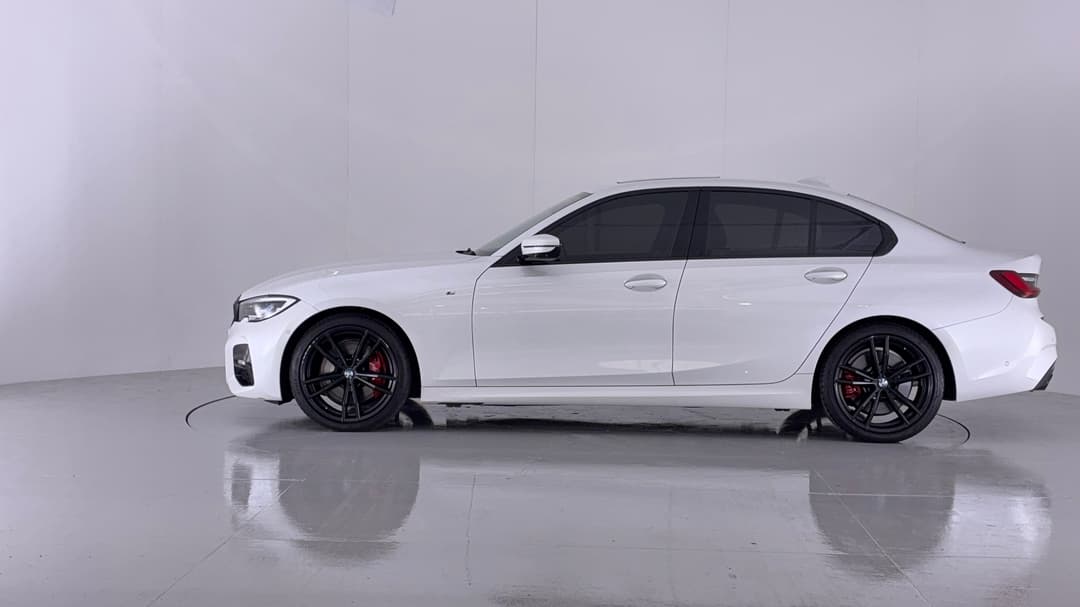 2022 BMW 3 30i M Sport, Automatic, 31816 km, Left Side View